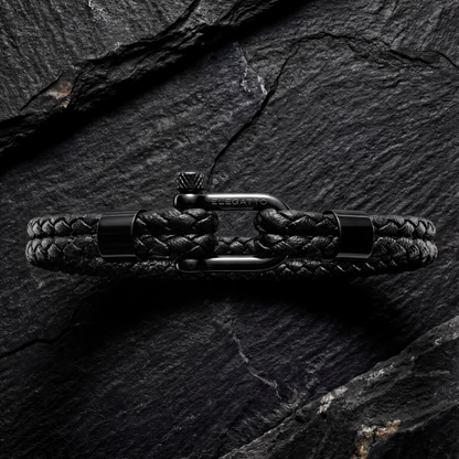 Heinrich Voss Helix Black — 03 dark product mood