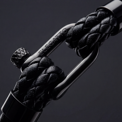 Heinrich Voss Helix Black — 05 clasp close-up
