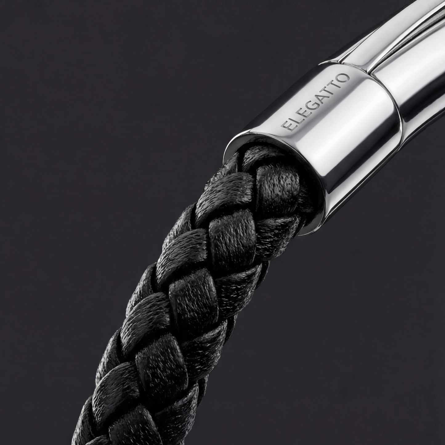 Heinrich Voss Elagio Black — 05 clasp close-up