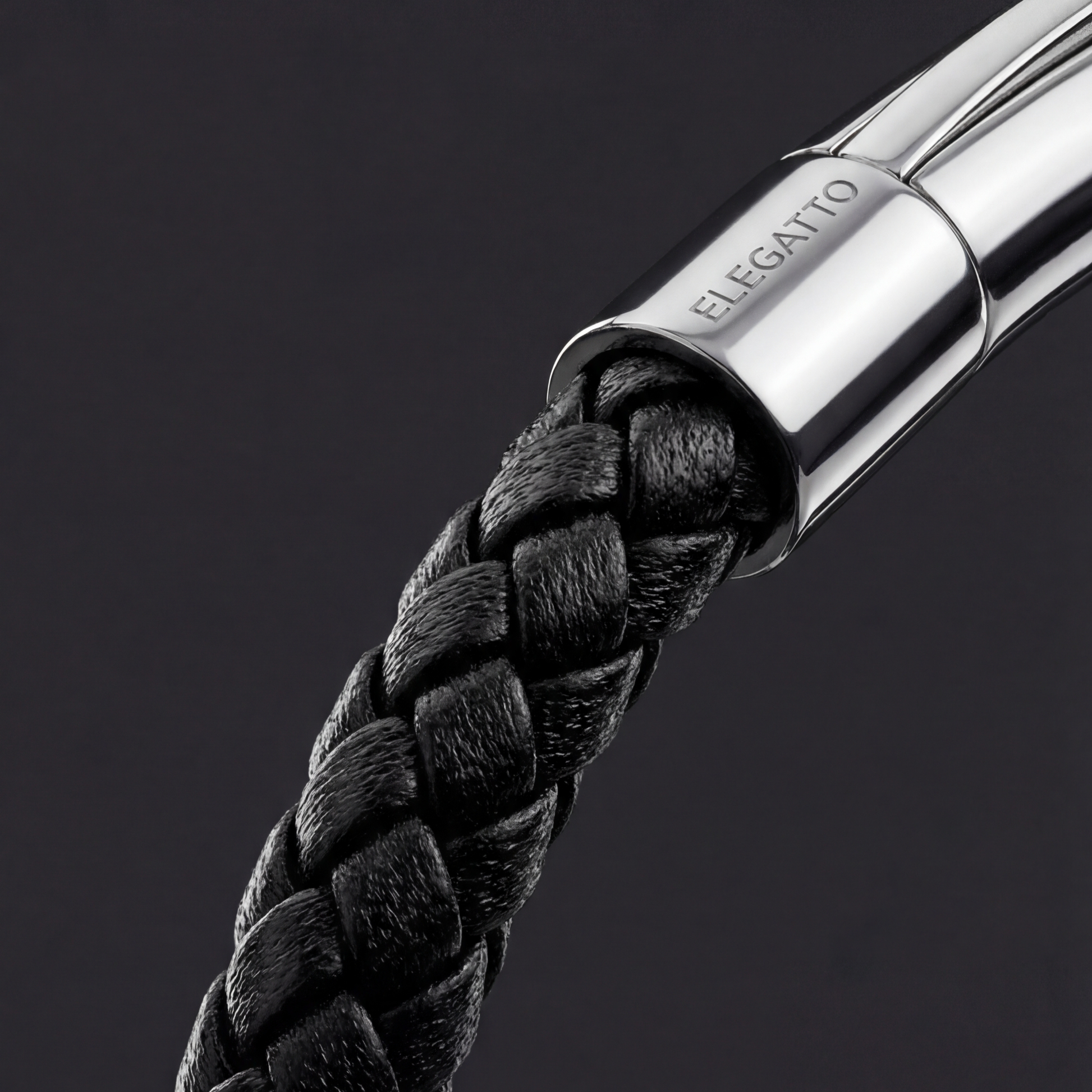 Heinrich Voss Elagio Black — 05 clasp close-up