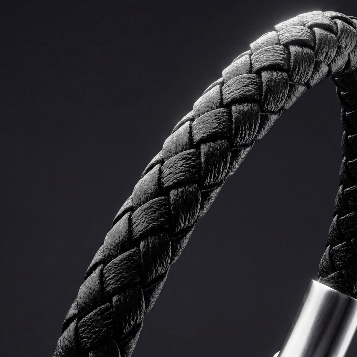 Heinrich Voss Elagio Black — 06 braided texture close-up