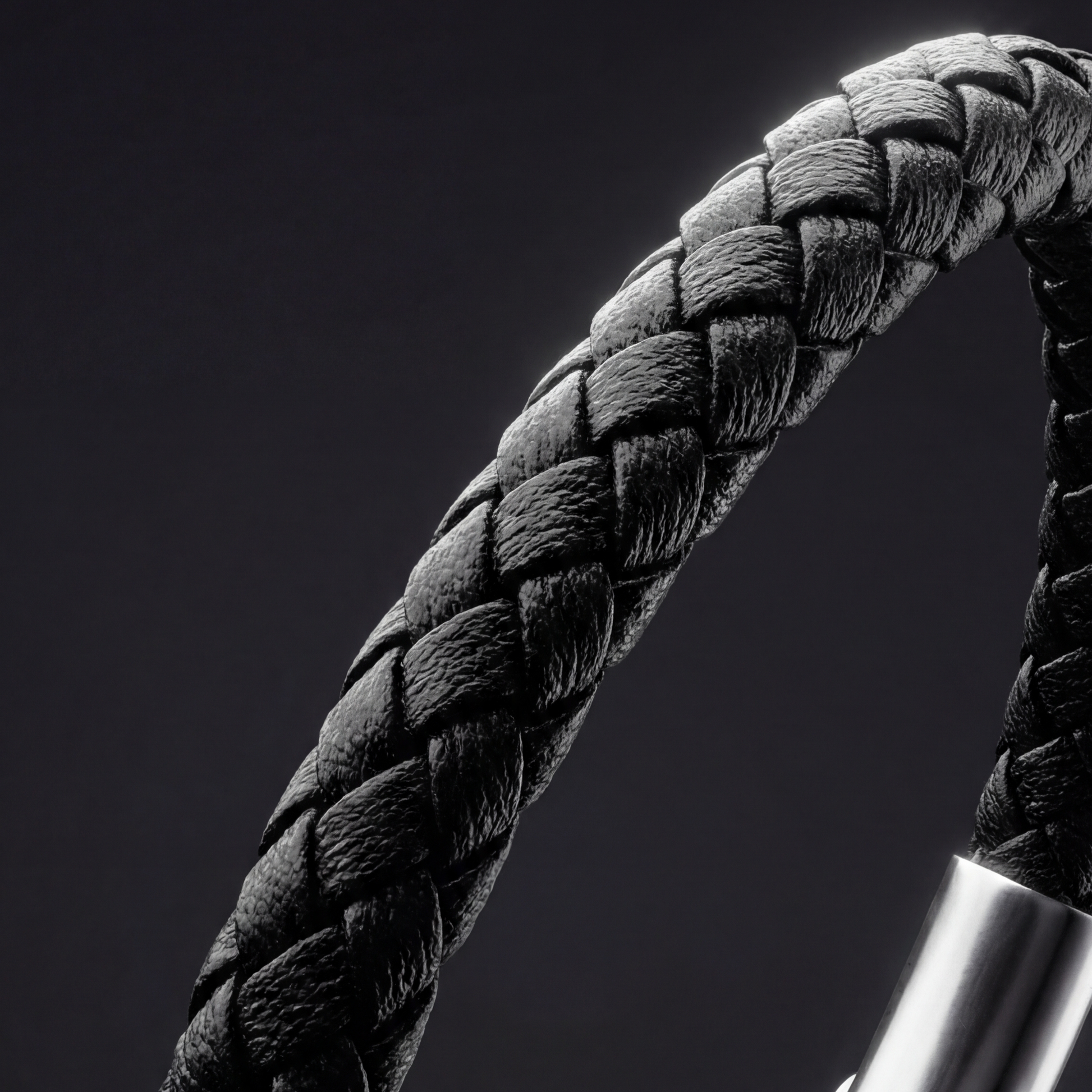Heinrich Voss Elagio Black — 06 braided texture close-up
