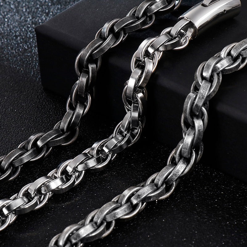 Heinrich Voss Titan Link — 06 chain texture close-up