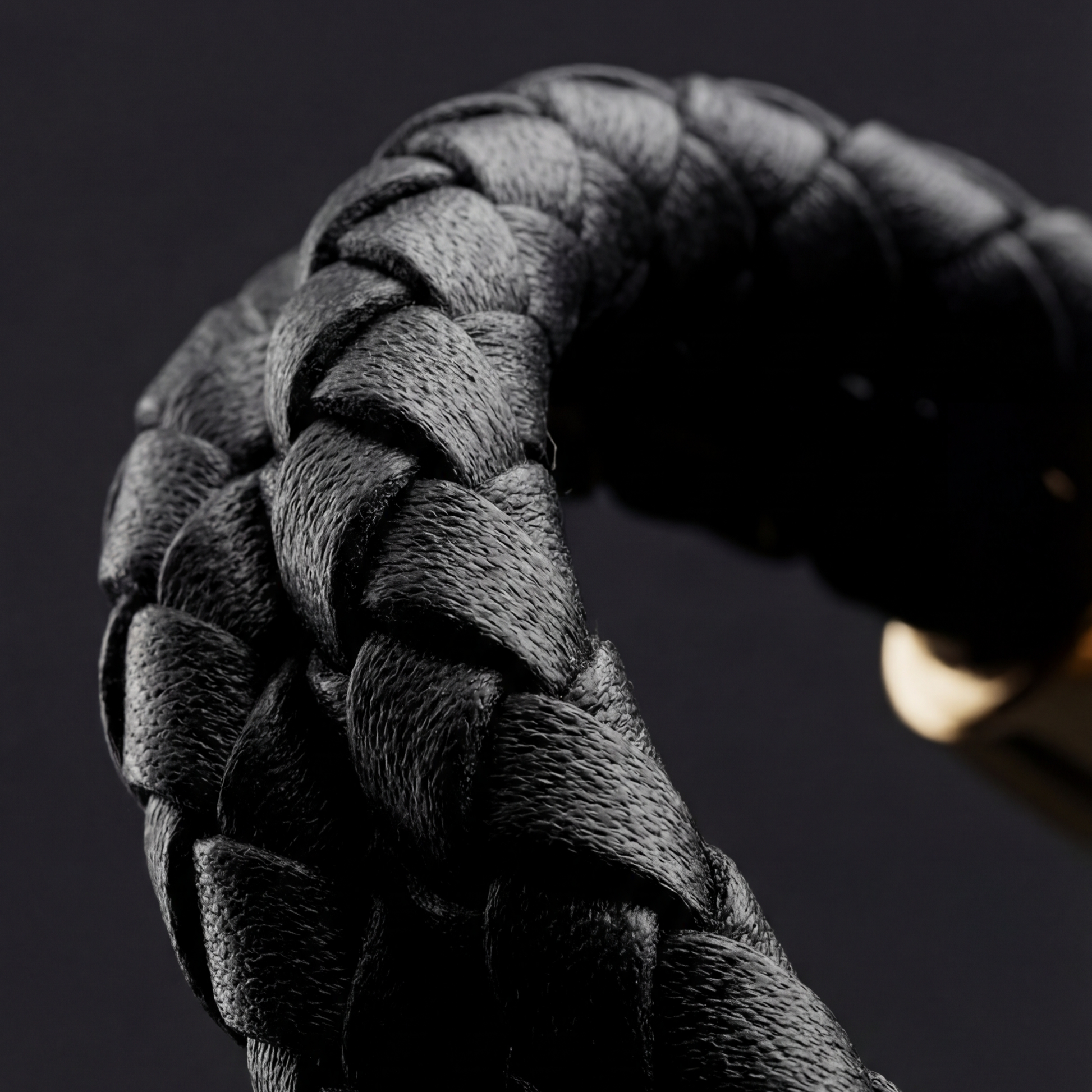 Heinrich Voss Aurum — 05 braided texture detail