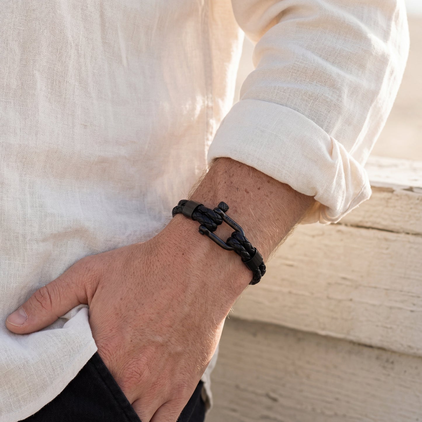 Heinrich Voss Helix Black — 08 linen wrist lifestyle