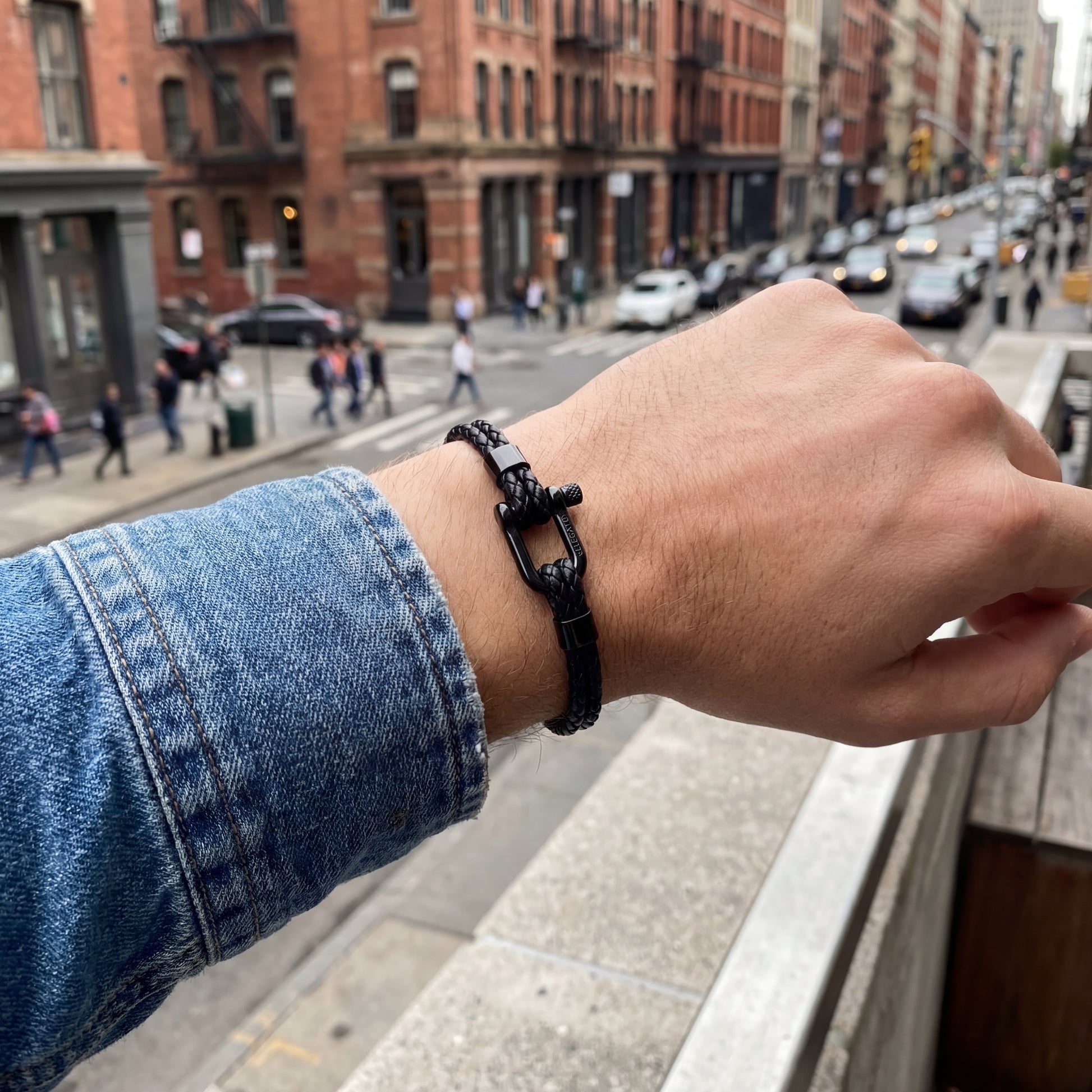 Heinrich Voss Helix Black — 07 city wrist lifestyle