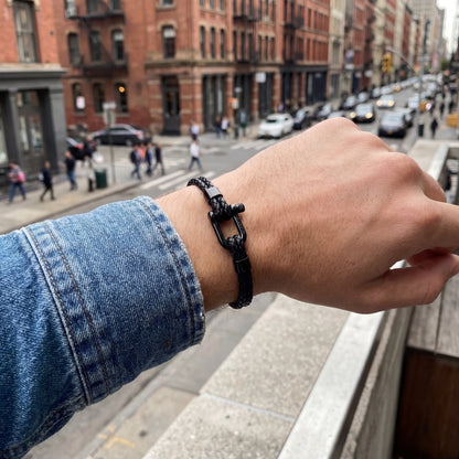 Heinrich Voss Helix Black — 07 city wrist lifestyle