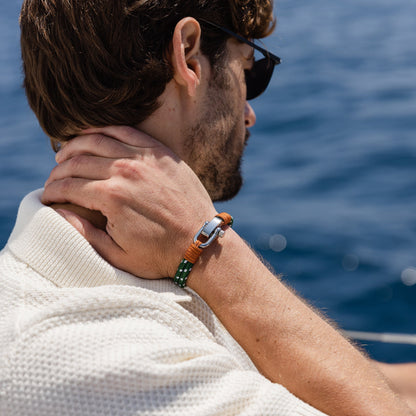 Heinrich Voss Duetto Olive — 03 wrist lifestyle