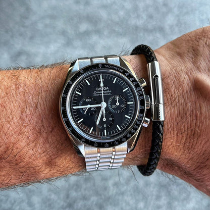 Heinrich Voss Elagio Black — 07 watch pairing lifestyle
