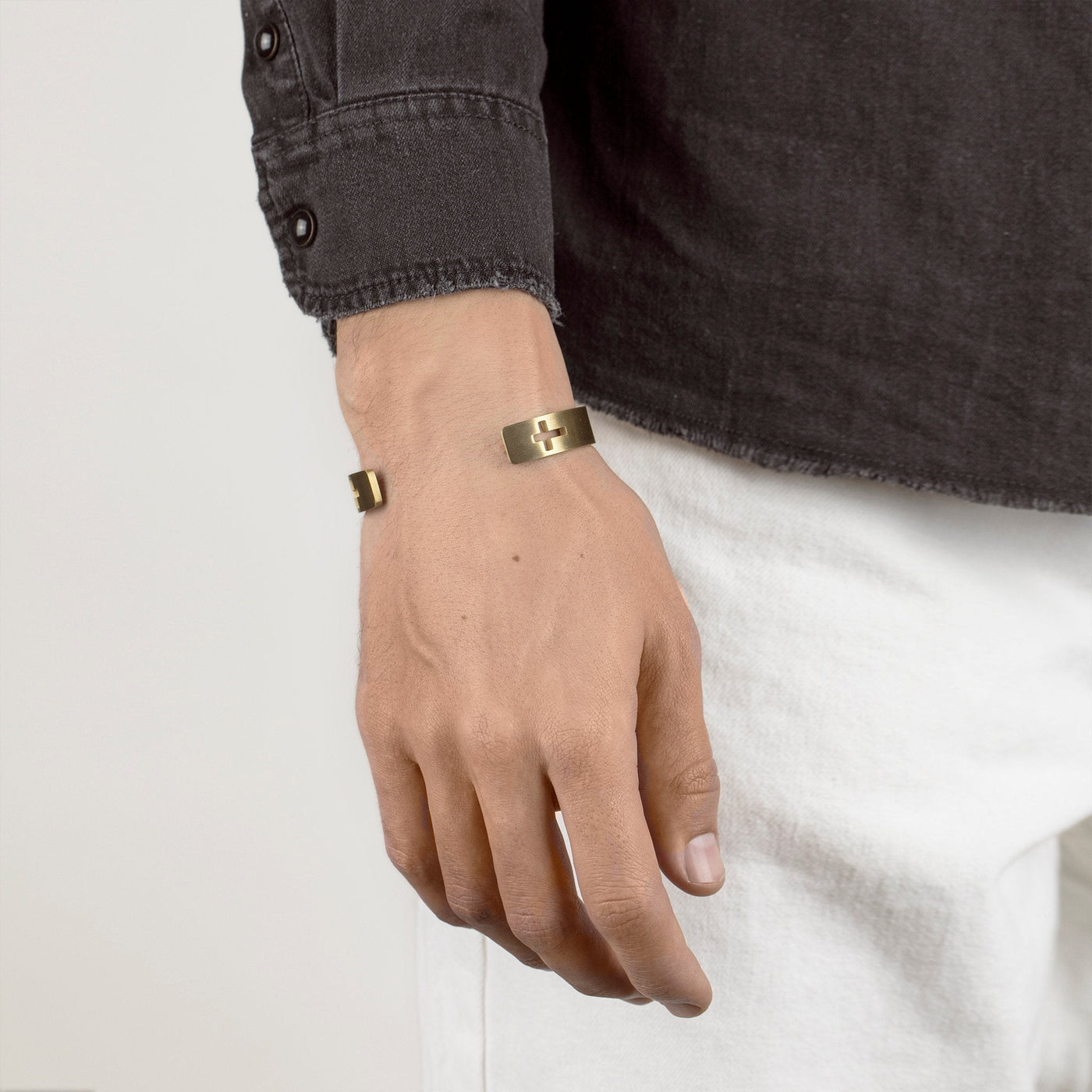 Heinrich Voss Stavros Gold - Wear It. Pass It On.